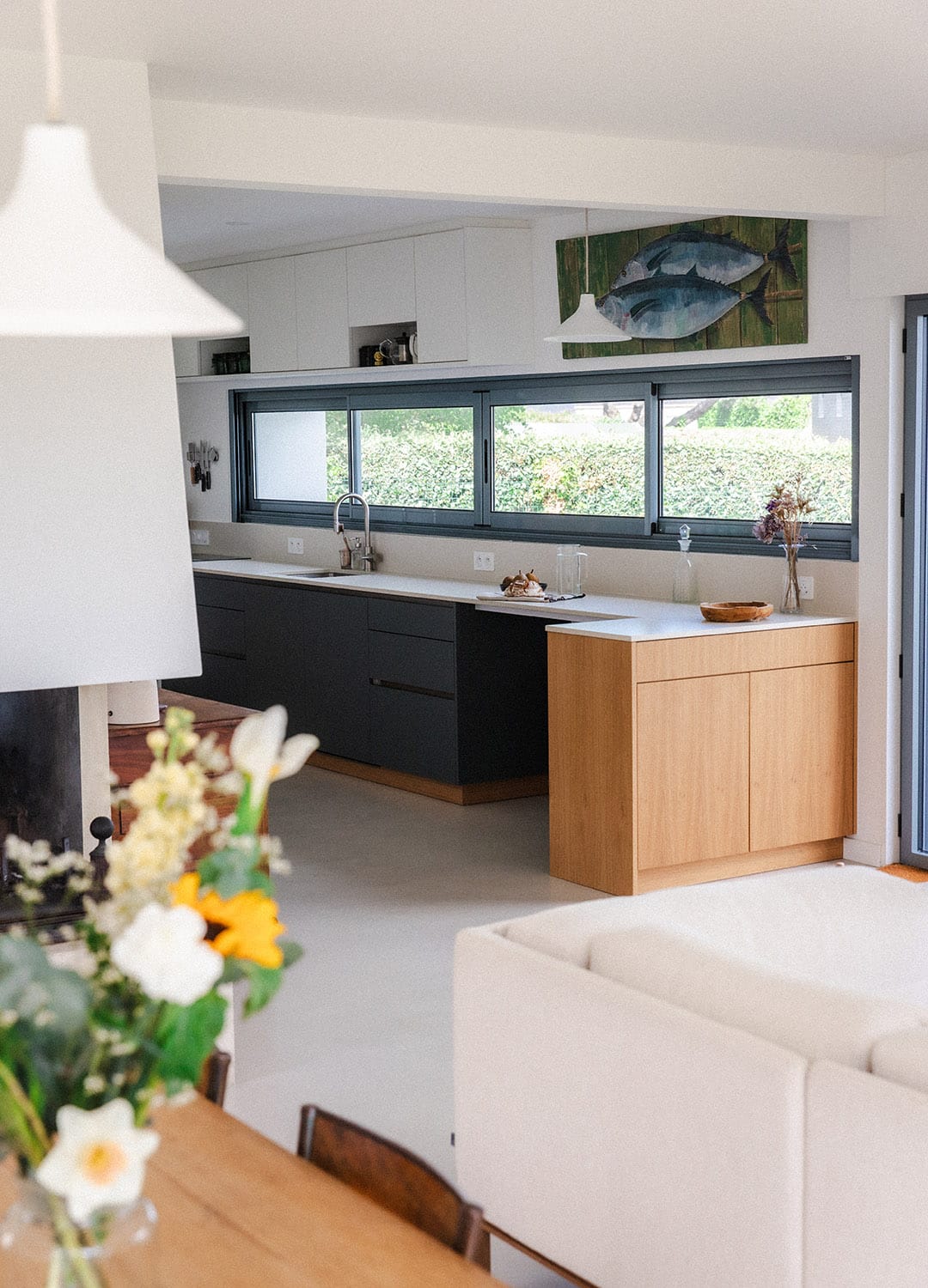 projet-carabi-salon-cuisine-apres-renovation-atelierbonsjours Choix de matériaux pour rénovation d'une maison de vacances