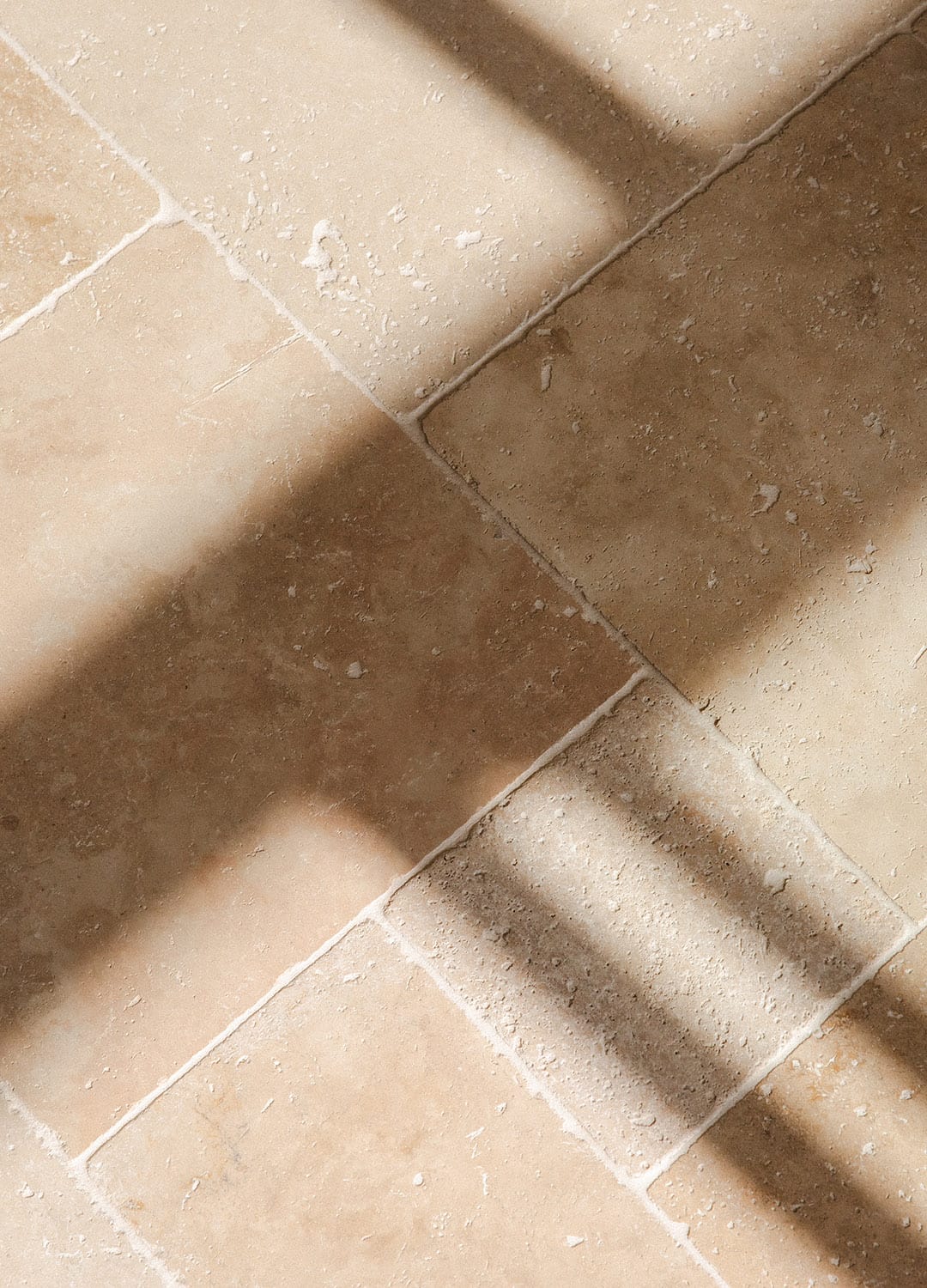 projet-haras-angers-cuisine-apres-detail-travertin-atelierbonsjours Détail déco projet Vie Vin d'Homme marchand de vins par Atelier Bons Jours